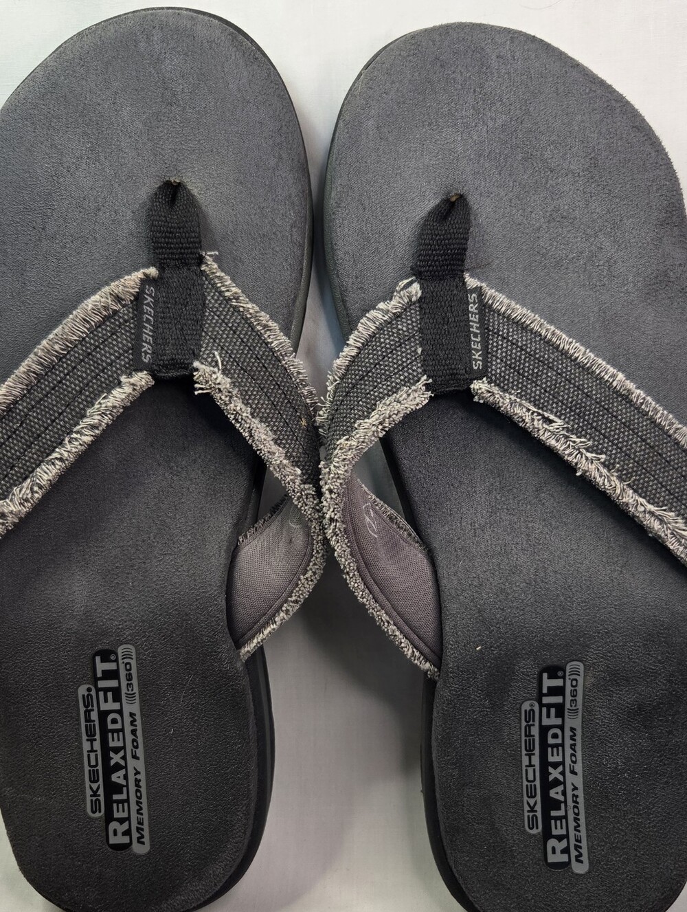 Mens Grey Skechers Relaxed Fit  Memory Foam 360 Sz 11 Bosnia Sandals Flip Flops